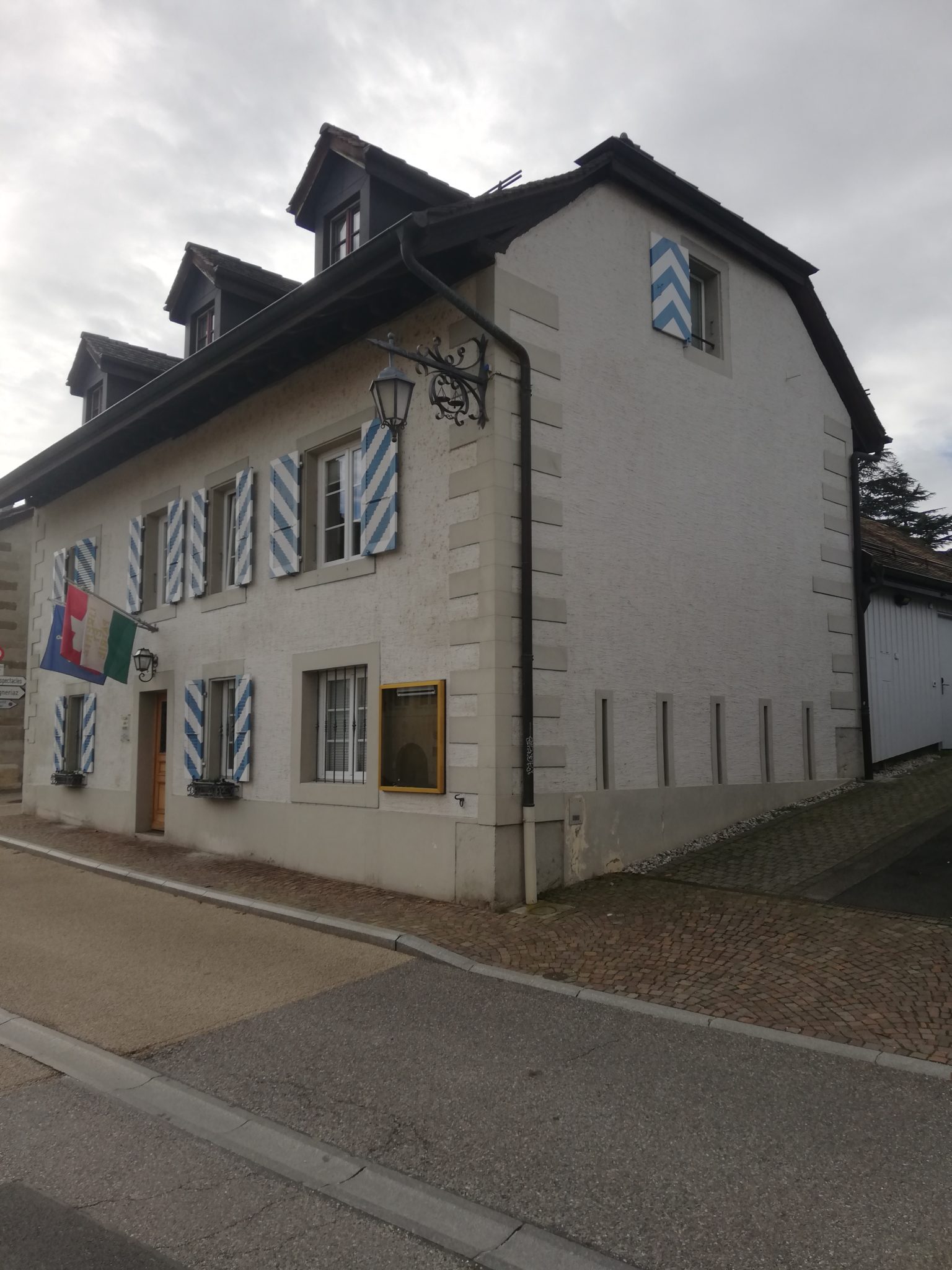 maison de commune Founex volets aluminium